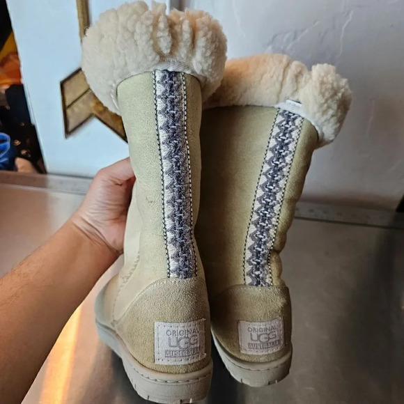 Ugg boots - Picture 1 of 16